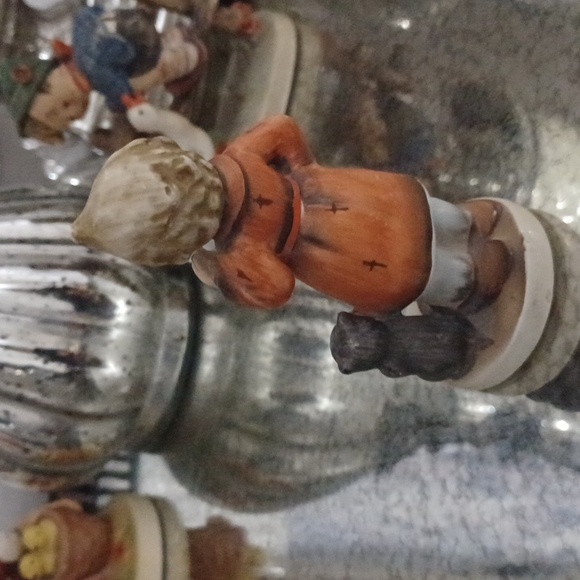 VTG porcelain figurine - Picture 3 of 7